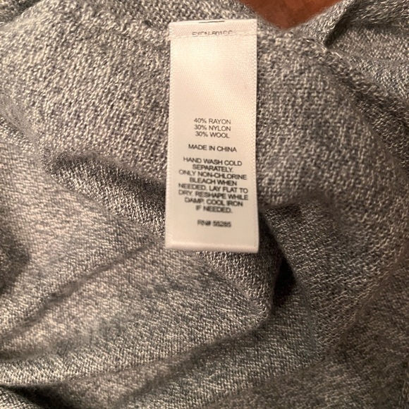 Express Size M Grey Sweater - Picture 5 of 6